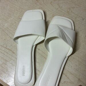 Forever 21 Women's Cream Slide Sandals